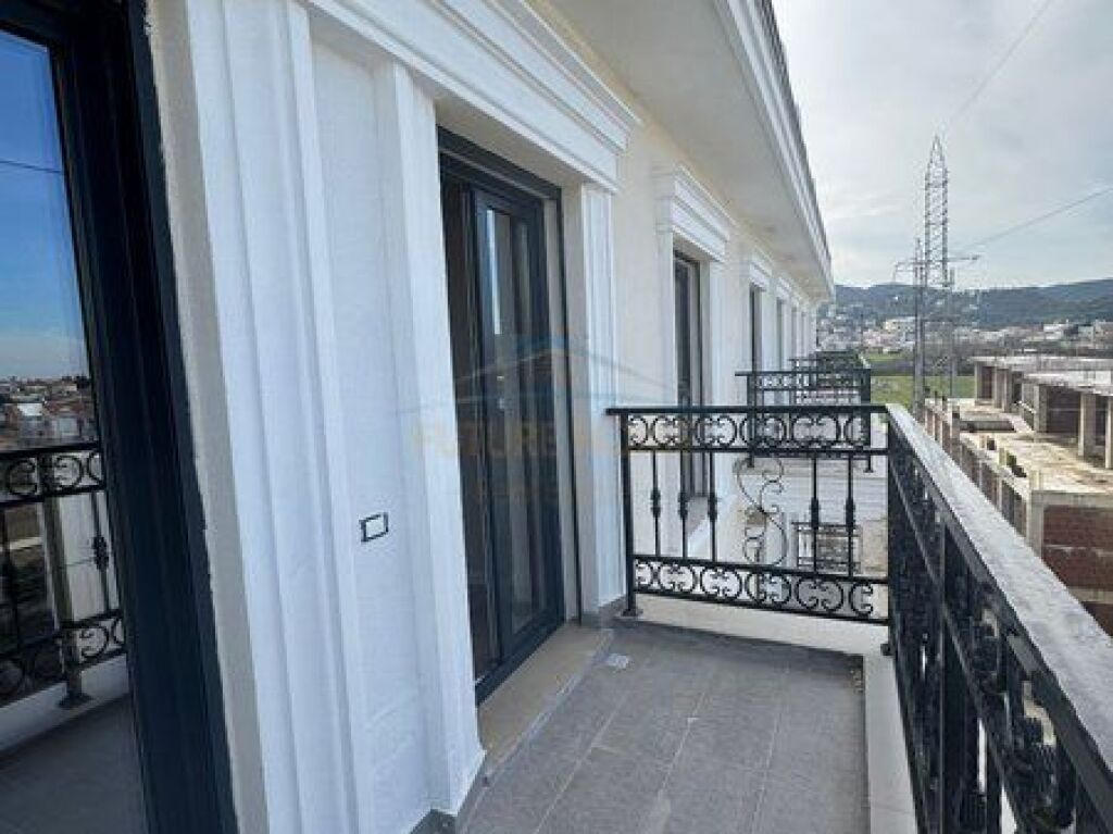 SHITET APARTAMENT 1+1,SAUK,PORTA TIRANA E RE