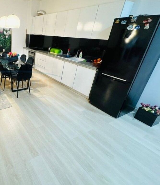 Shitet, Apartament 1+1, Rruga Albanopoli