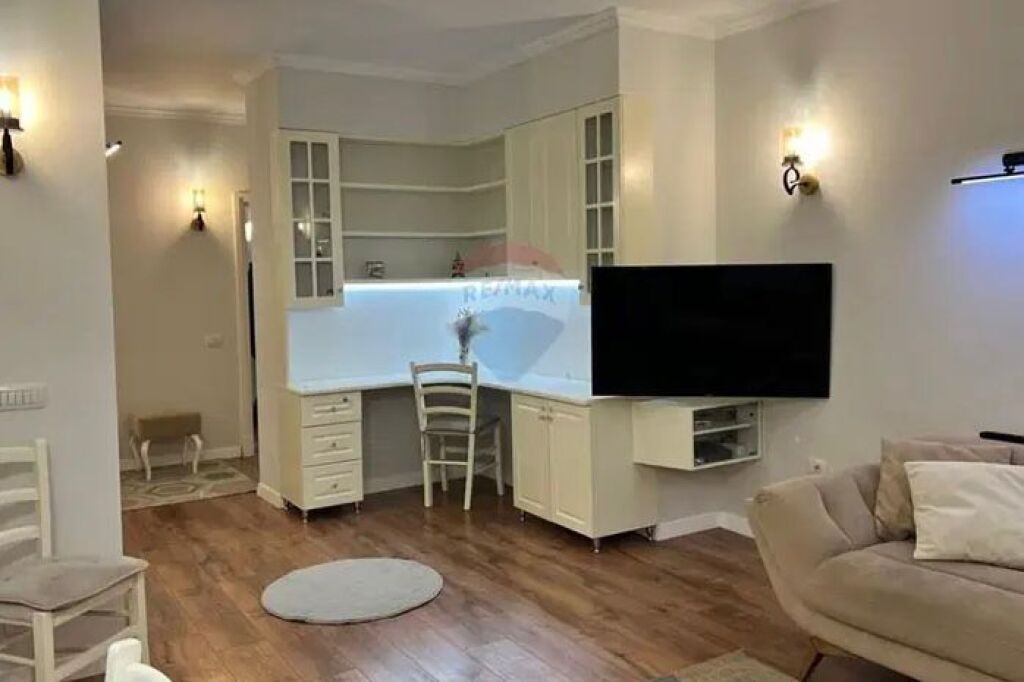 Apartament 3+1 per qira, prane Eleonores!