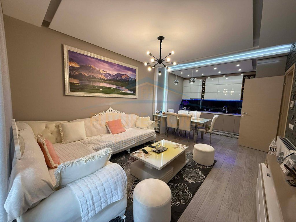 Shitet apartament 2+1+2 Green City Unaza e Re