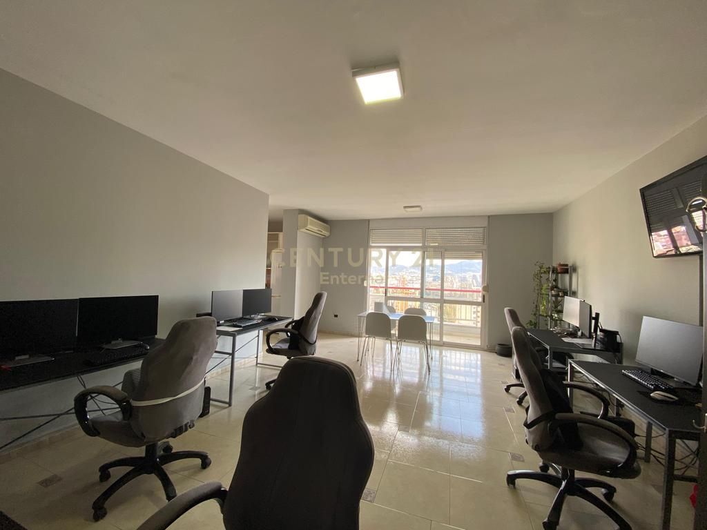 Affittasi appartamento per ufficio 2+1+2 presso IshEkspozita