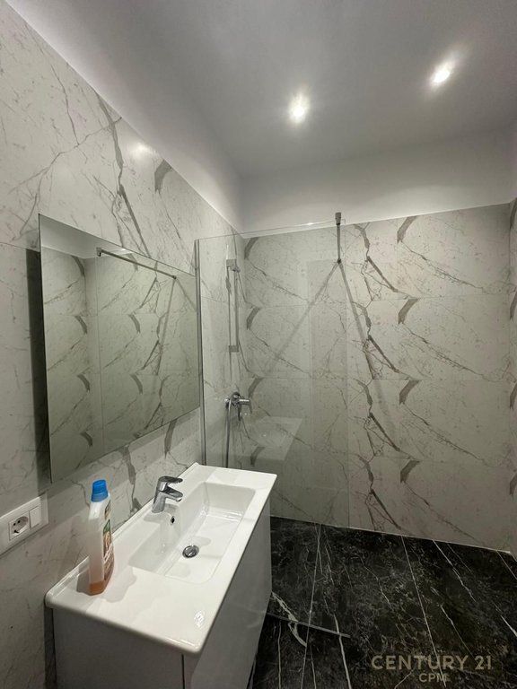 Apartament 1+1+ post parkimi per qira tek Kompleksi Delijorgji !