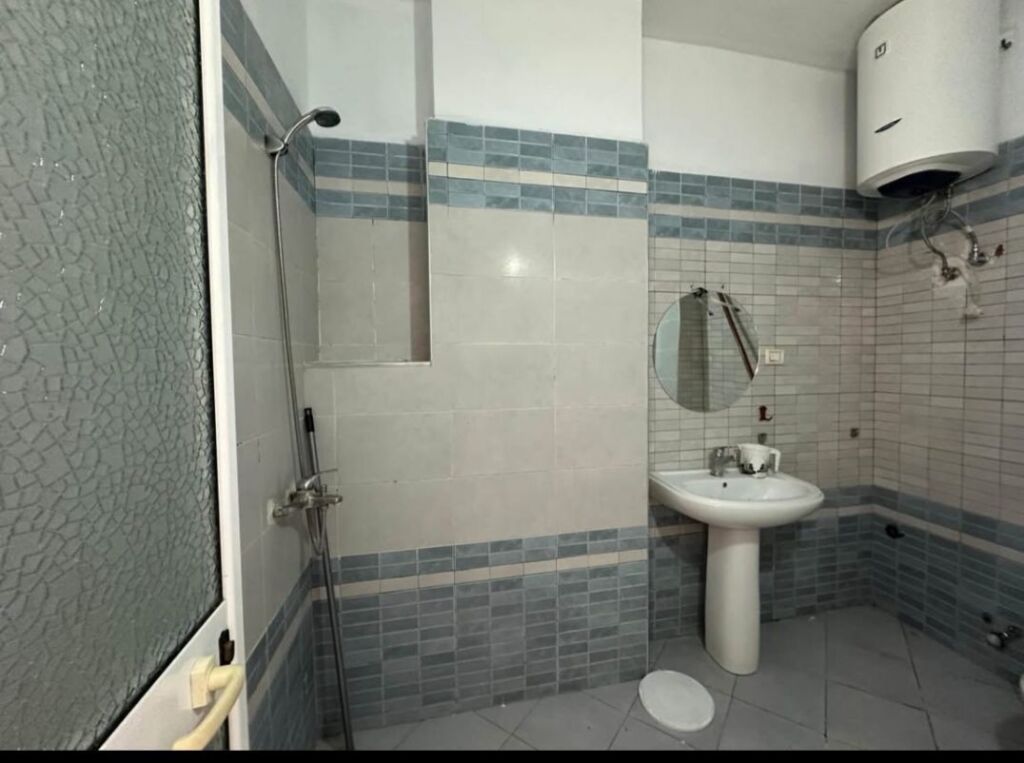 Shitet 1+1+ballkon - Yzberisht