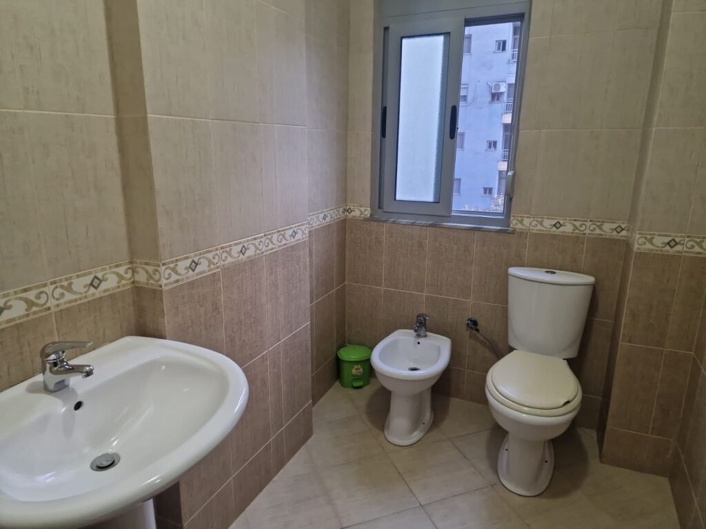 Jepet Me Qera Apartament 2+1+2 Tualete + 1 Ballkon