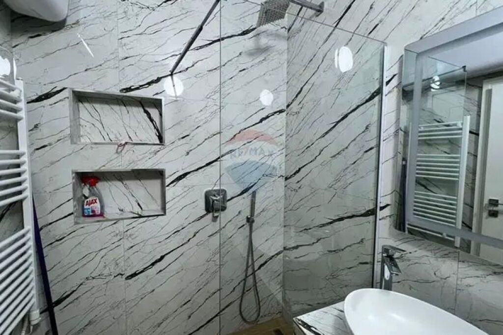 Apartament 3+1 per qira, prane Eleonores!