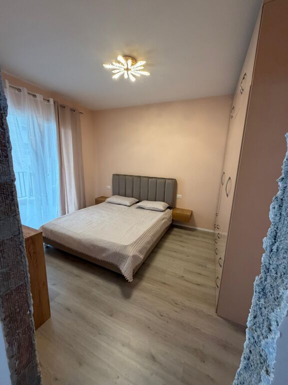 Qera apartament 1+1  Rruga Dritan hoxha Cmimi 60.000 leke