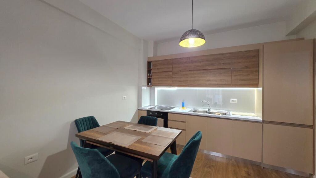 🏡 Apartament Modern me Qira në Lungomare, Vlorë