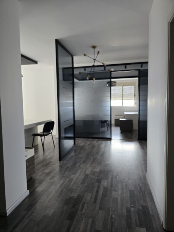 Ufficio in affitto in Via Kavaja