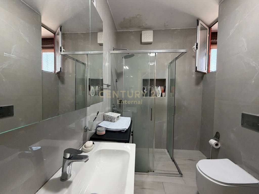 Apartment 2+2 For Sale in Parliament, Tirana - 260000€ | 100 m²