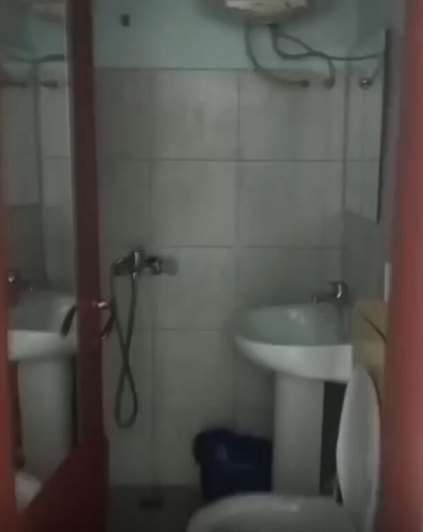 APARTAMENT ME QERA 1+1 PALLATI ME SHIGJETA 30.000 LEKE H-58589