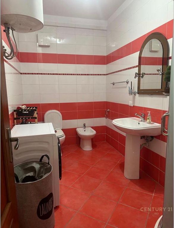 Apartment 1+1 for Rent at Galeria, Barrikadave Street. The apartment is located on the 6th floor of a new building, equipped with an elevator, security cameras. The apartment is organized into a living room + kitchen, one bedroom, one bathroom, and a balcony. For a property visit contact me. The price of the apartment is 70,000 ALL per month. Couples preferred. Contact me for a visit!