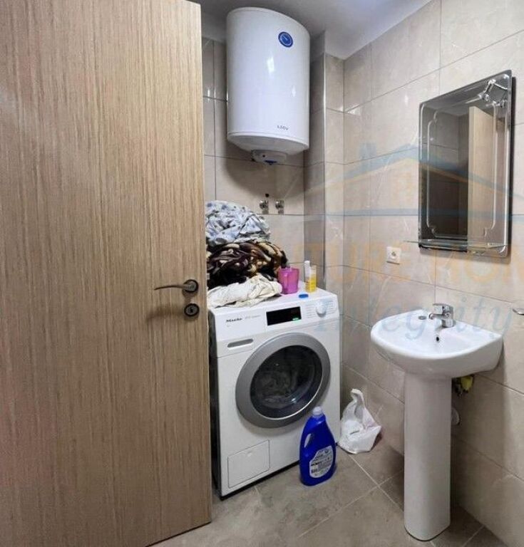 Qera, Apartament 3+1+2, Rruga 5 Maji, Tiranë.