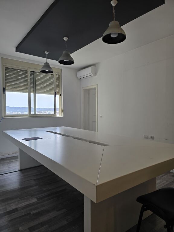 Ufficio in affitto in Via Kavaja