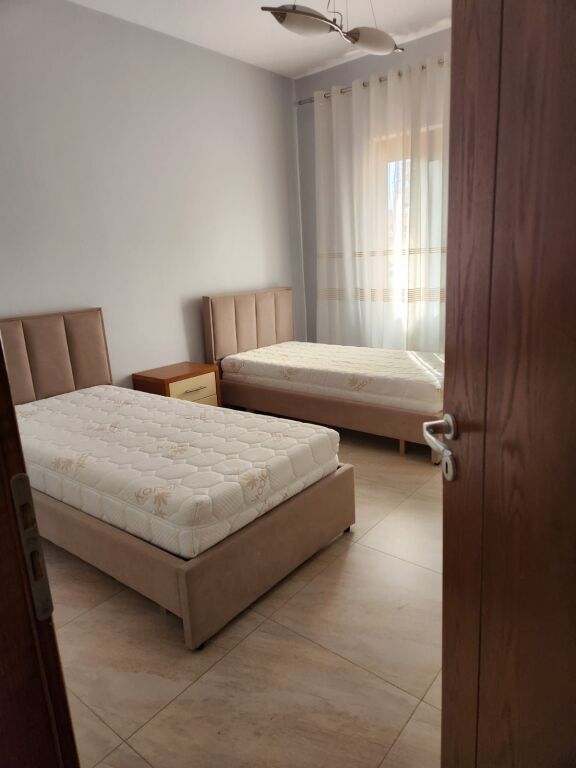 Jepet Me Qera Apartament 1+1+1 Ballkon