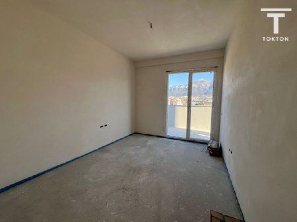 SHITET APARTAMENT 2+1+2+ VERANDE, ALI DEMI, TIRANE