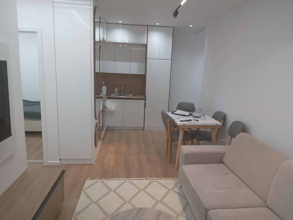 Jepet me qira apartament 2+1+parkim🅿️ ne Mangalem (ALI DEM)
