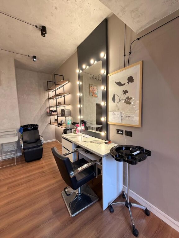 Shitet biznesi MakeUP artist