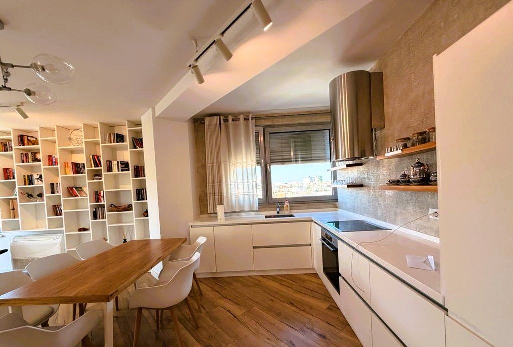 APARTAMENT LUKSOZ ME QIRA 2+1+2+DEPO+POST PARKIMI TEK STADIUMI DINAMO