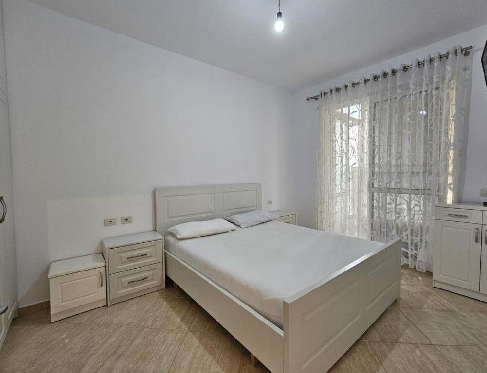 Apartament 2+1 tek Pallatet Cabej, Yzberisht