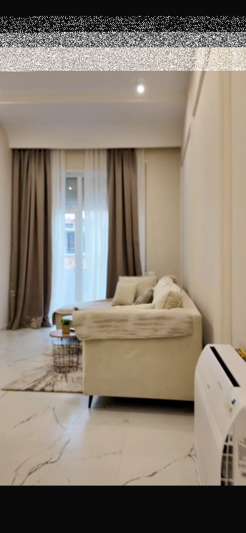 Appartamento 2+1, Mine Peza!