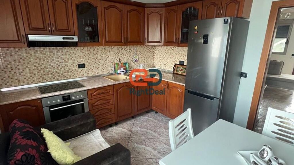 Ne Allias, Jepet Me Qira Kati I Dyte I Nje Vile, Me Planimetri 2+1+2, Te Rregullt Dhe Te Bollshme!!!