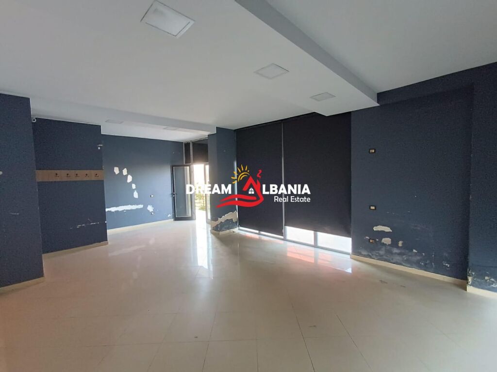 Dyqan me qera ne Rrugen Kastriotet Afer Prince Hotel ne Kamez (ID 42711156)