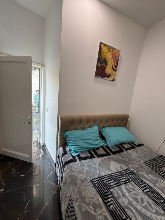 Garsoniere me qera tek Spitalet 250 ALL te gjitha te perfshira