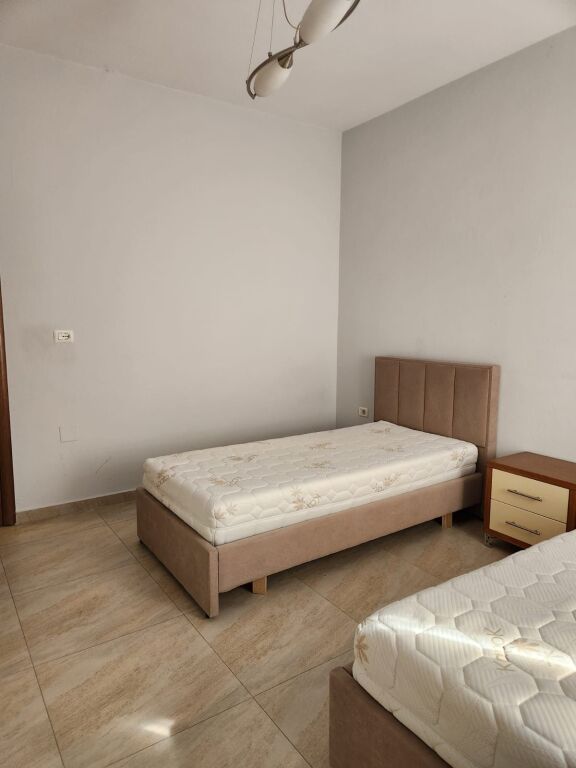 Jepet Me Qera Apartament 1+1+1 Ballkon