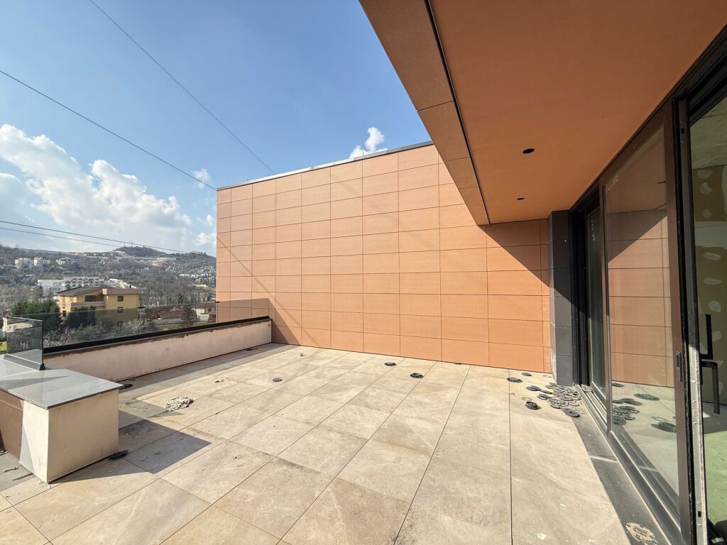 VILLA FOR INDIVIDUAL SALE NEAR TEG