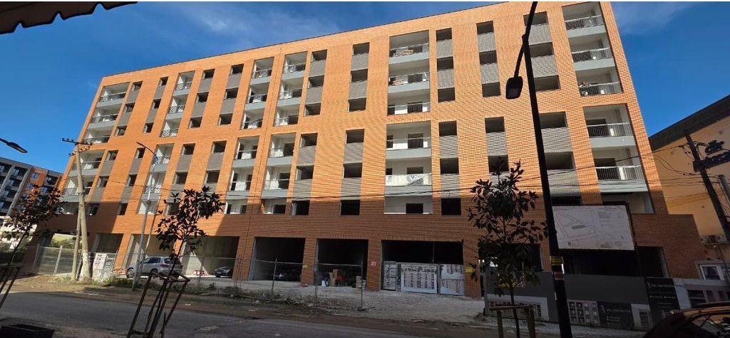 Apartament për shitje 1+1 + Verandë në Paskuqan!