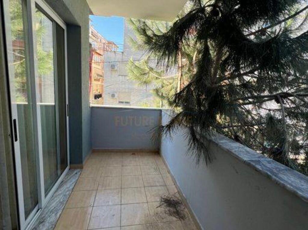 Shitet, Apartament 2+1, Fresk, Tirane