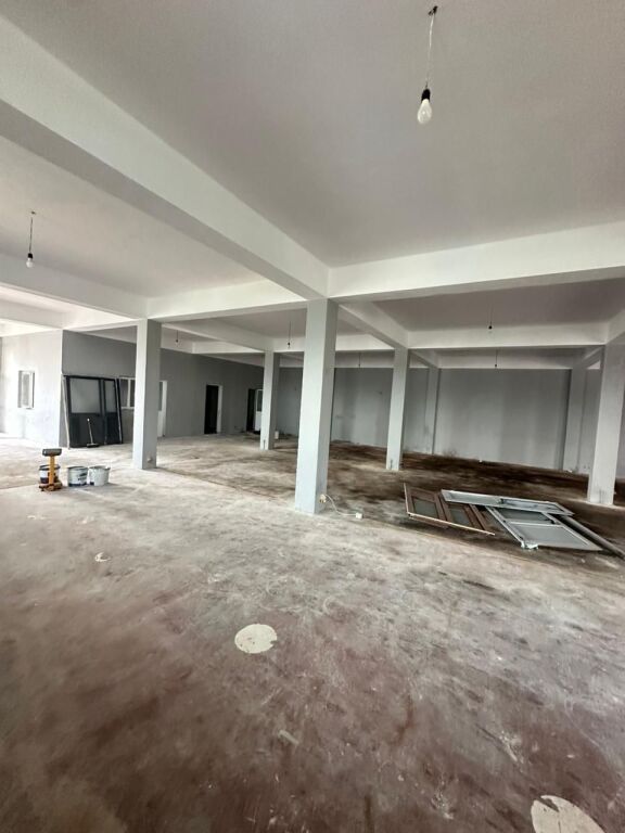 JEPET ME QERA AMBIENT BIZNESI PRANE SPITALI, DURRES