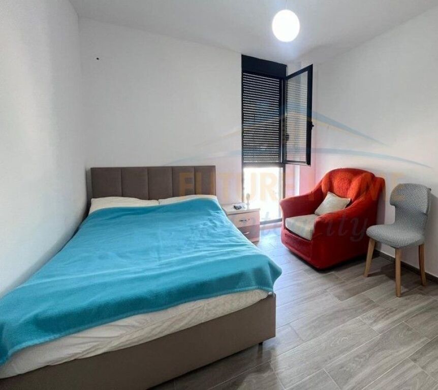 Qera, Apartament 3+1+2, Rruga 5 Maji, Tiranë.