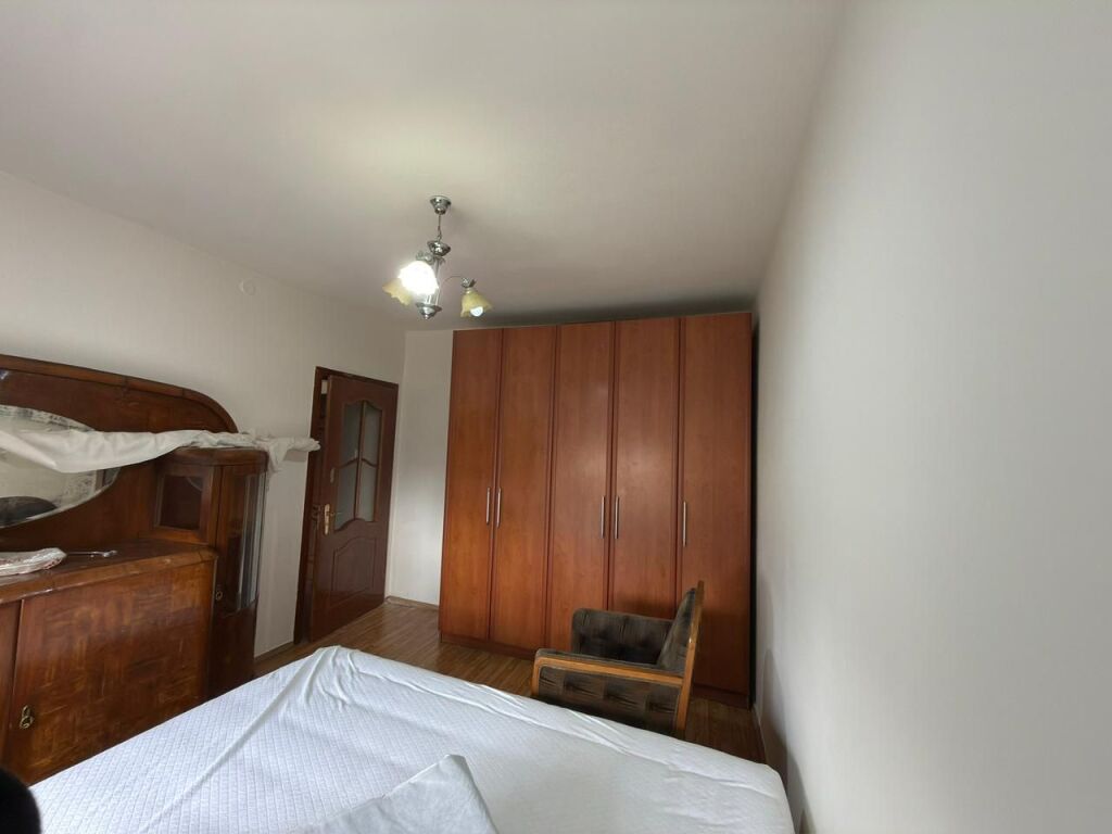 VENDESI 2+1 IN VIA ELBASAN 150.000 EURO !!