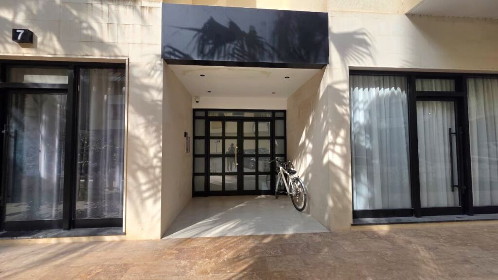 🏡 Apartament Modern me Qira në Lungomare, Vlorë