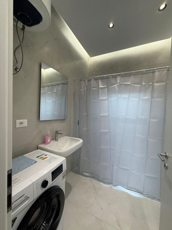 🏠JEPET ME QIRA Apartament 1+1+bllk 📍Rezidenca Kadiu, Ali Dem🛋️Mobilim i ri dhe modern, i pabanuar me pare💶550€/muaj