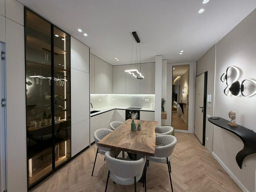 Apartament - Për Qira - Rruga e Kavajës, Tiranë