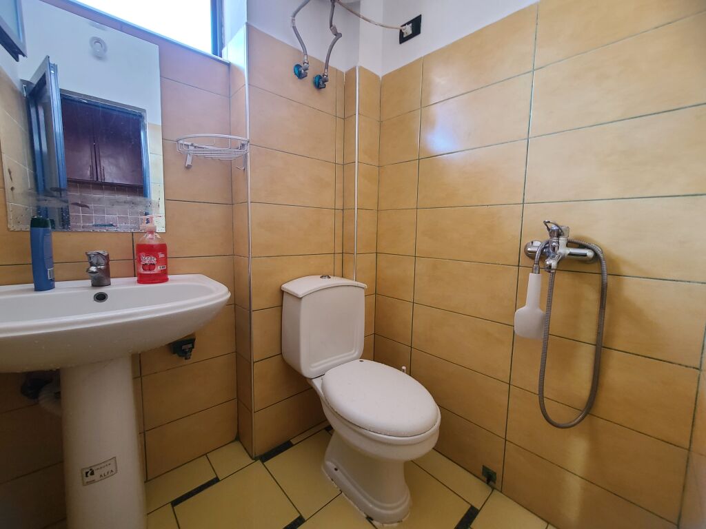 Super ambjent 5 min nga bulevardi I Ri I kometuar me te gjitha and wifi