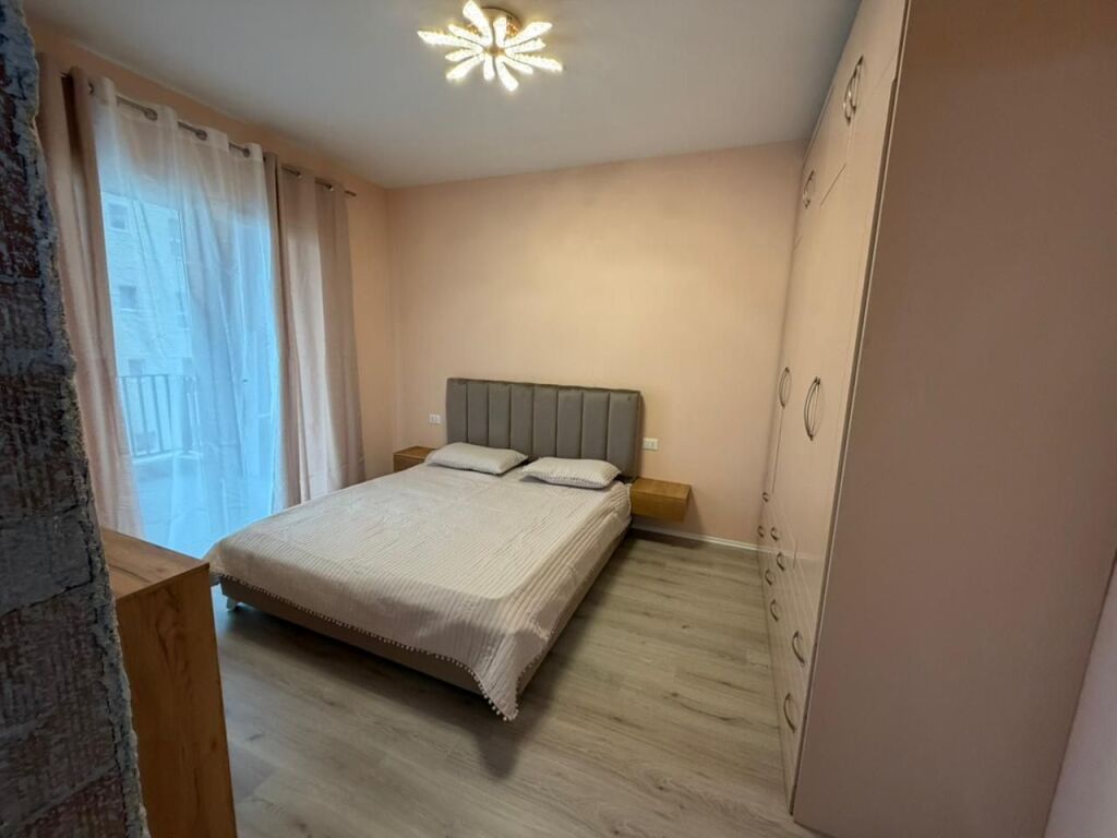 Qera apartament 1+1  Rruga Dritan hoxha Cmimi 60.000 leke