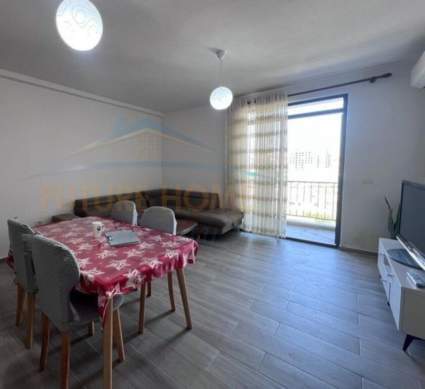 Qera, Apartament 3+1+2, Rruga 5 Maji, Tiranë.
