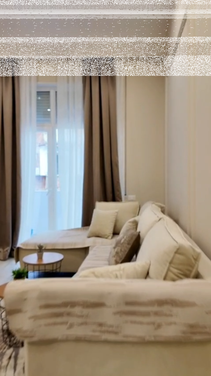 Appartamento 2+1, Mine Peza!