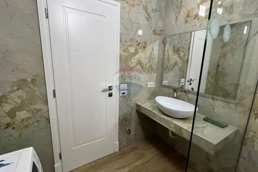 Apartament 3+1 per qira, prane Eleonores!