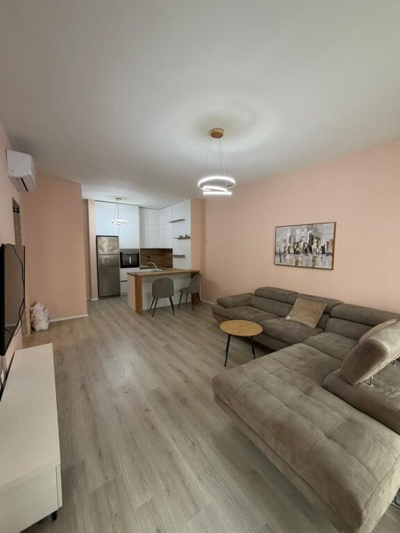 🏢 Jepet me qira apartament 1+1  📍 Adresa: Laprakë, tek Kompleksi Aura 88💰 Çmimi: 60,000 lekë / muaj