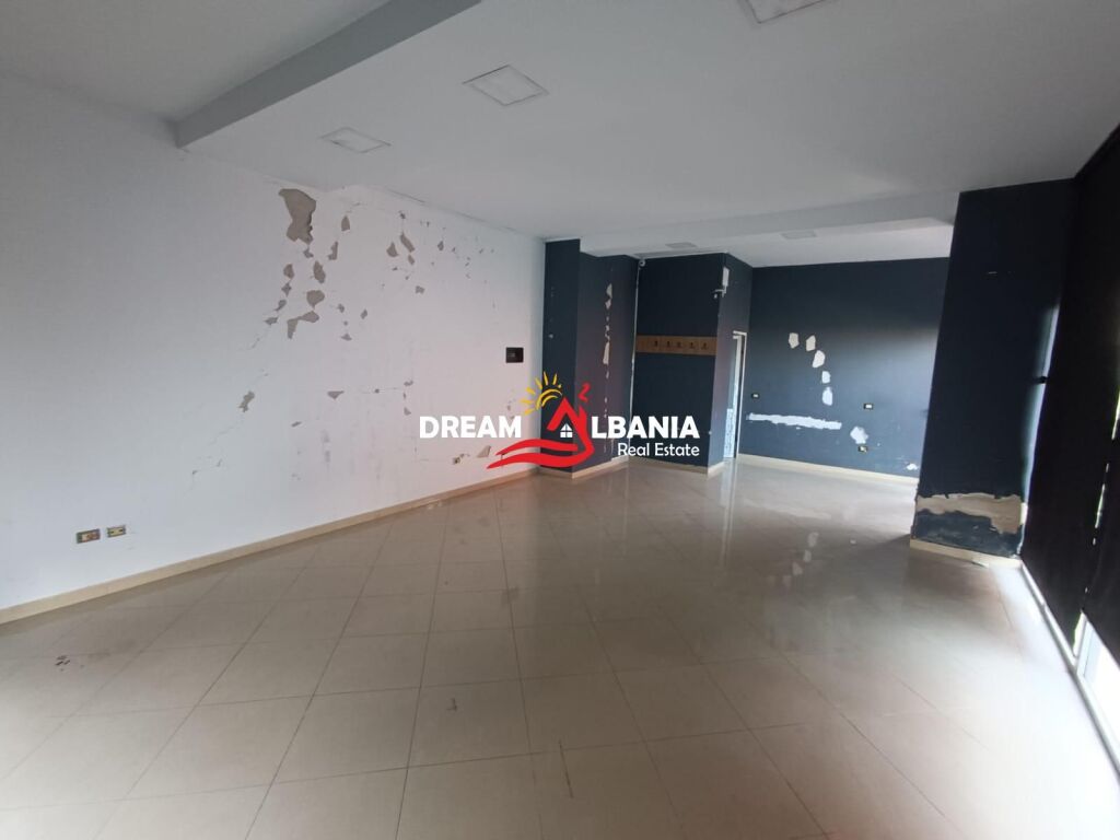 Dyqan me qera ne Rrugen Kastriotet Afer Prince Hotel ne Kamez (ID 42711156)