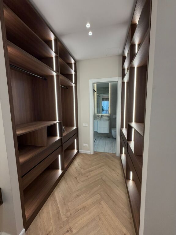 Apartament - Për Qira - Rruga e Kavajës, Tiranë