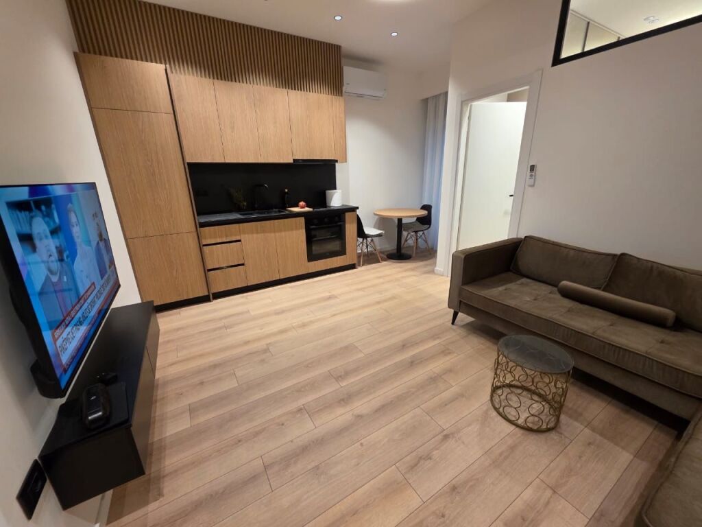 Shitet Apartament 1+1 te Liqeni Thatë