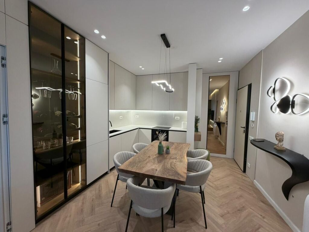 Apartament 2+1+2 tek Tirana Garden Building