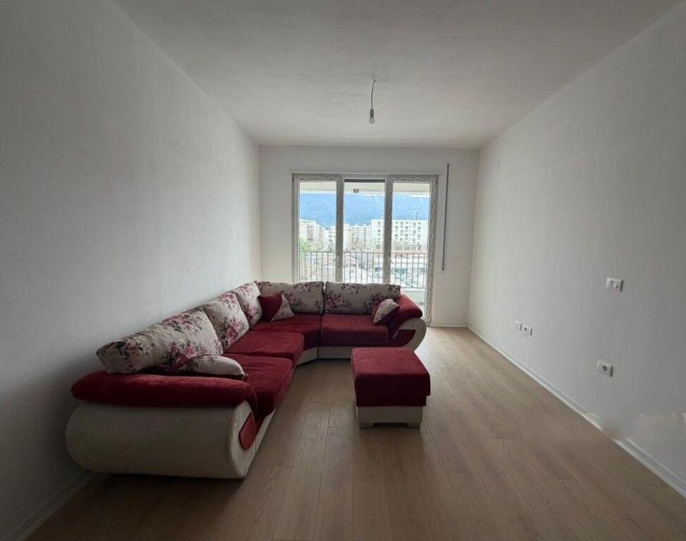 Apartament 2+1+2 per qira tek Uzina Dinamo,Rruga 5 Maji