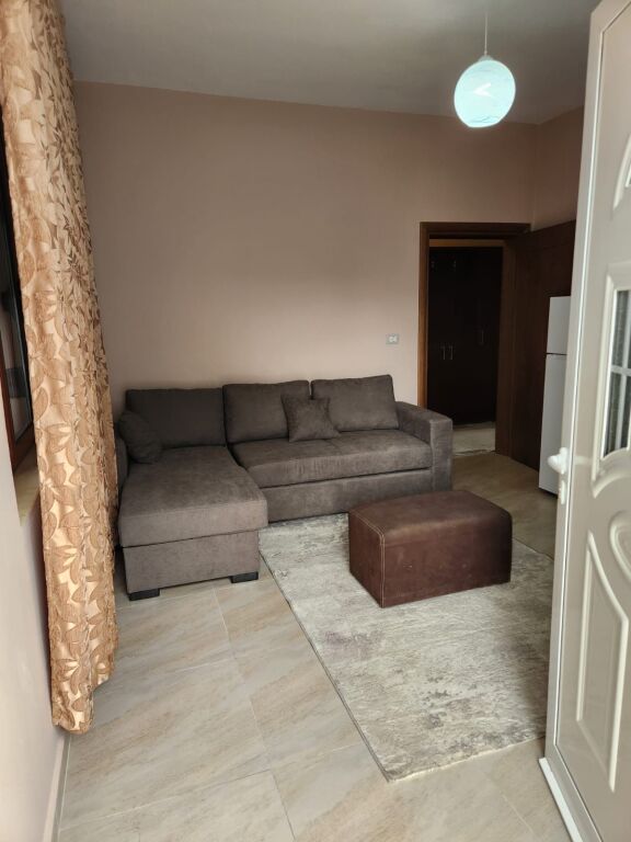 Jepet Me Qera Apartament 1+1+1 Ballkon