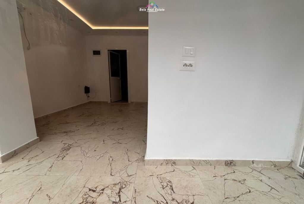 Dyqan me qera tek 21 Dhjetori (ID BD21677) Tirane